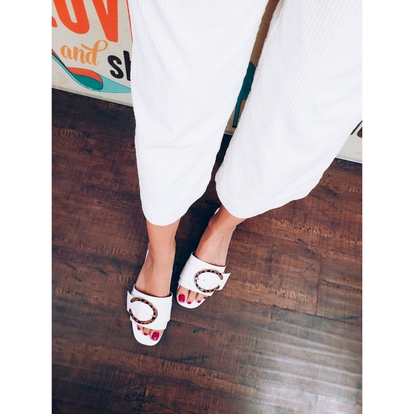 Price firm!//The Santorini// White Slides - Picture 4 of 7